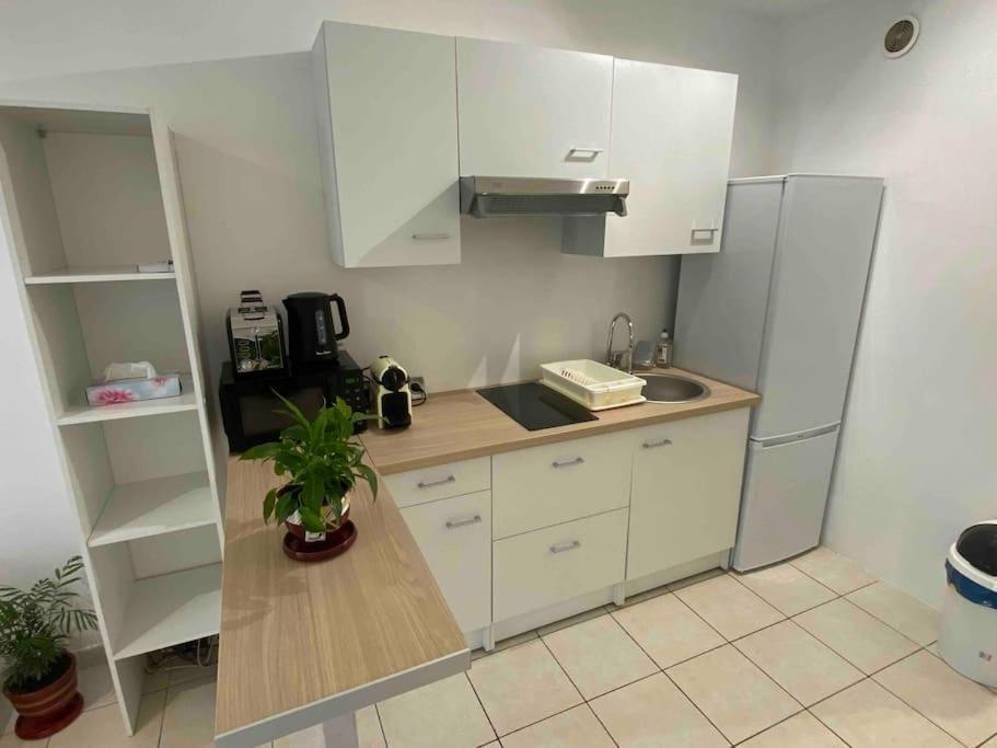 Logement Proche De La Plage Νίκαια Εξωτερικό φωτογραφία